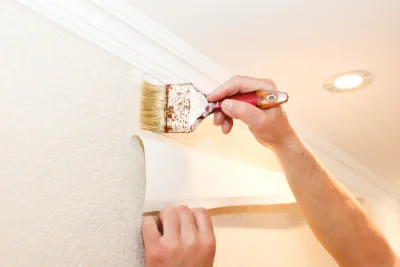 Pose de papier peint à Challement — revêtements muraux et toiles de verre